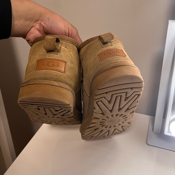 Womens UGGs classic ultra mini boots,in color chestnut. - Picture 3 of 3